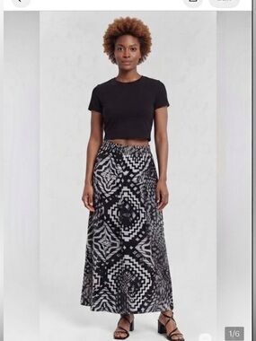 Metrowear Black and White Geometric Pattern Skirt